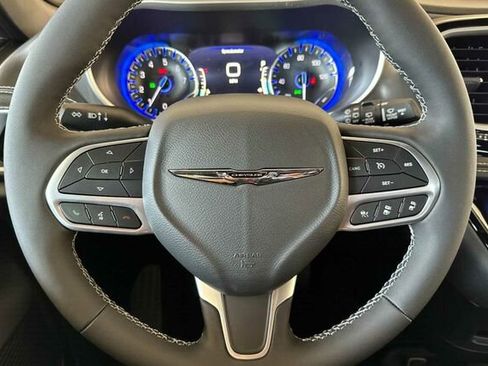 New 2026 Chrysler Pacifica Select image 21