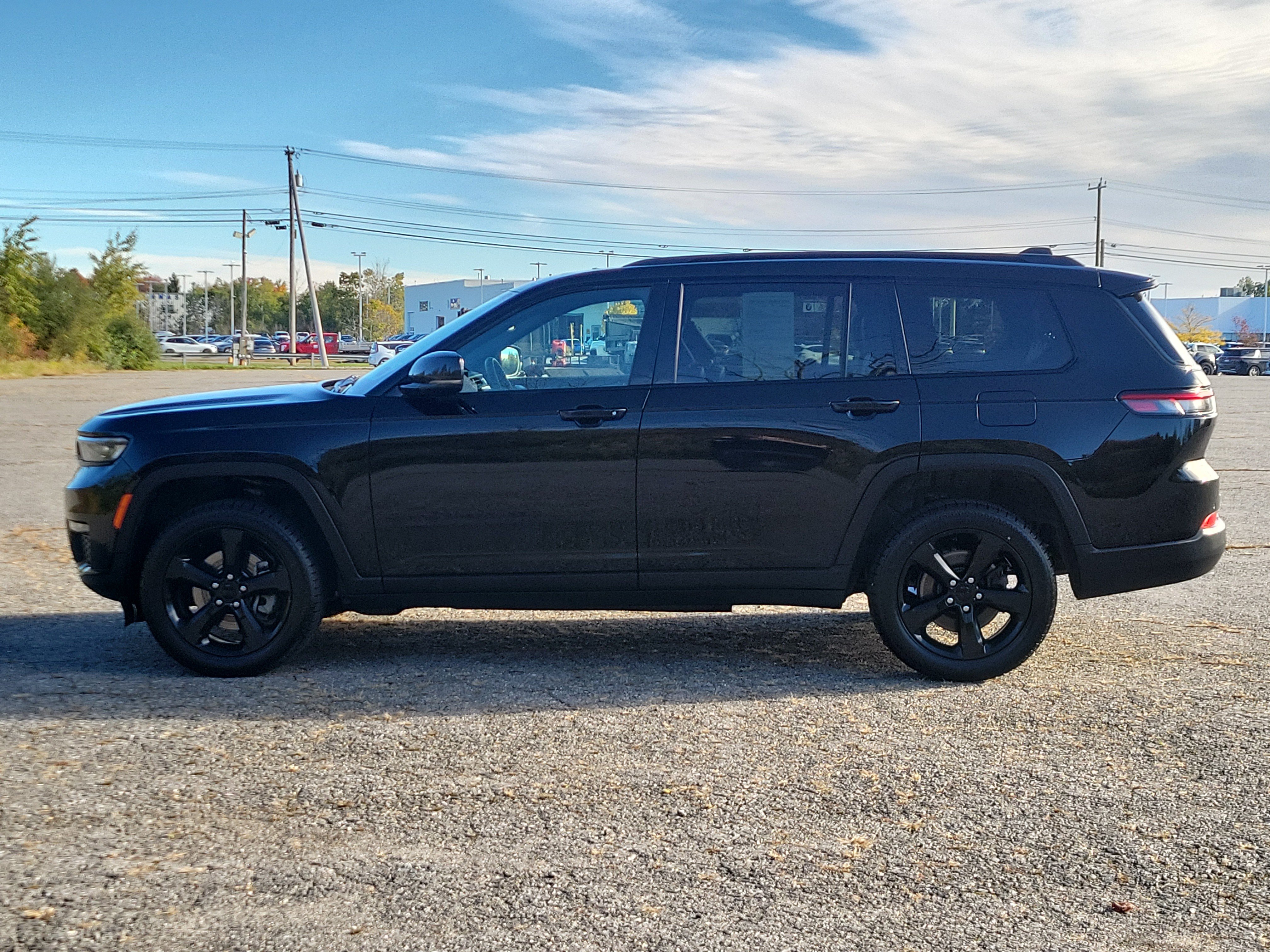 Used 2024 Jeep Grand Cherokee L Limited w/ Black Appearance Package AWD/4WD image 8