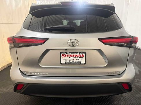 Used 2023 Toyota Highlander LE image 16