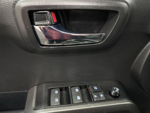 Used 2023 Toyota Tacoma TRD Sport w/ Technology Package image 18