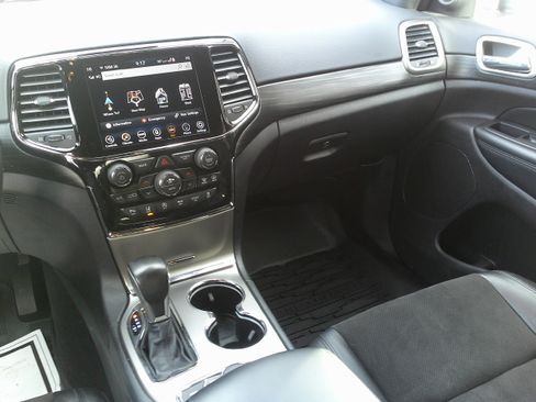 Used 2020 Jeep Grand Cherokee Laredo w/ Quick Order Package 2BN North image 21