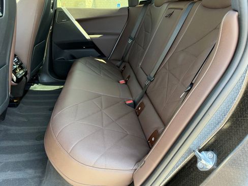 Used 2023 BMW iX xDrive50 w/ Sport Package image 33