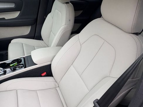 New 2026 Volvo XC40 B5 Ultra w/ Protection Package Premier image 19