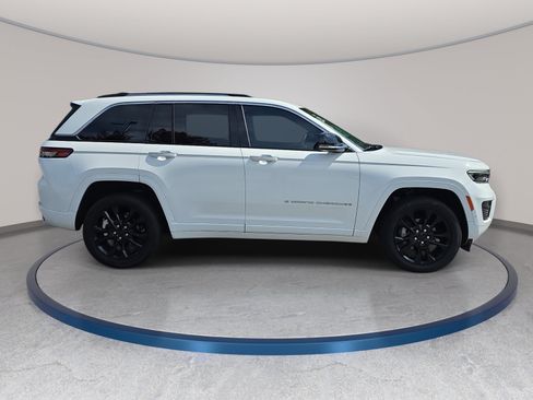 Certified 2023 Jeep Grand Cherokee Overland AWD/4WD image 4