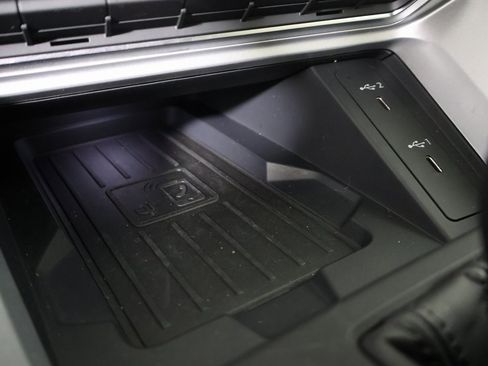 Used 2025 Audi Q3 2.0T Premium w/ Convenience Package image 5