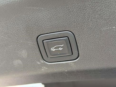 Certified 2022 GMC Yukon XL Denali image 11