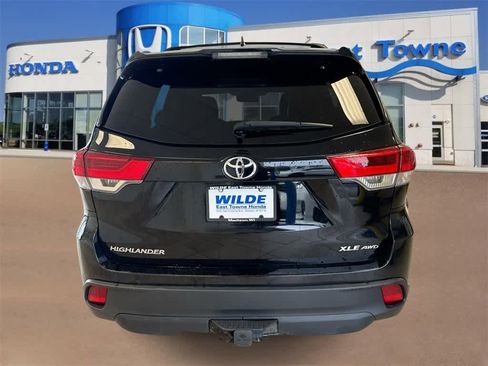 Used 2019 Toyota Highlander XLE image 7