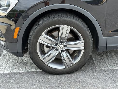Used 2021 Volkswagen Tiguan SEL FWD image 9