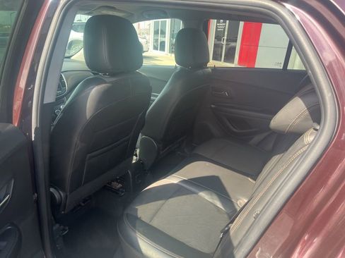 Used 2021 Chevrolet Trax LT AWD/4WD image 21