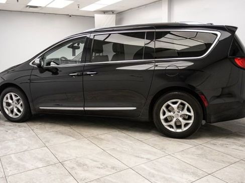 Used 2020 Chrysler Pacifica Limited FWD image 3