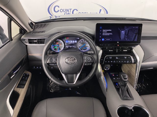 Used 2024 Toyota Venza XLE AWD/4WD image 17