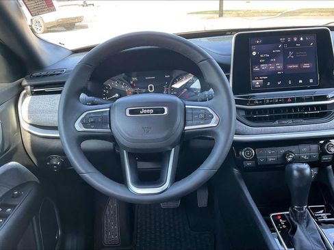 Used 2025 Jeep Compass Latitude w/ Sun & Sound Group image 6