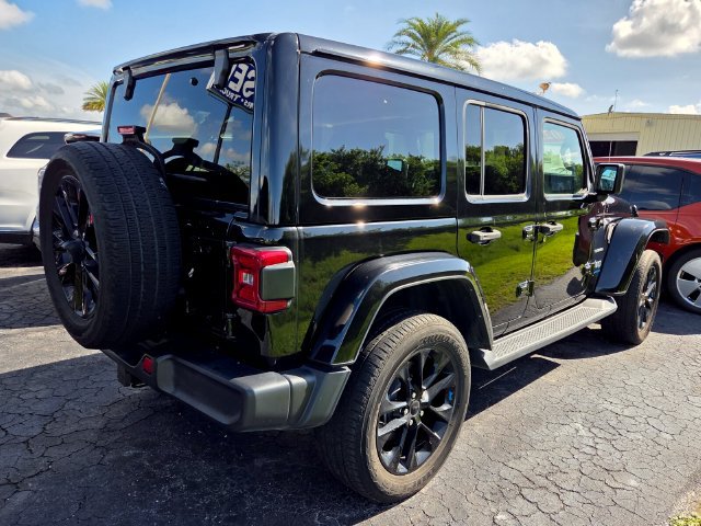 Used 2023 Jeep Wrangler Unlimited Sahara w/ Cold Weather Group AWD/4WD image 4