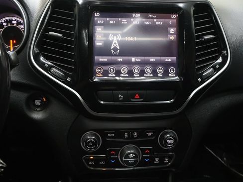 Used 2019 Jeep Cherokee Limited AWD/4WD image 23