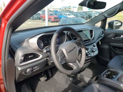 New 2026 Chrysler Pacifica Select image 12