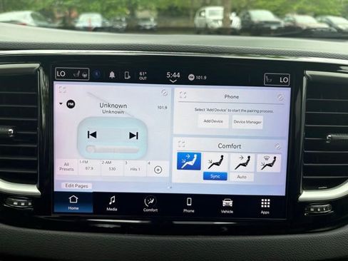 Used 2023 Chrysler Pacifica Touring-L FWD image 19