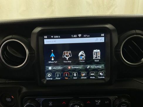 Used 2020 Jeep Gladiator Overland AWD/4WD image 18