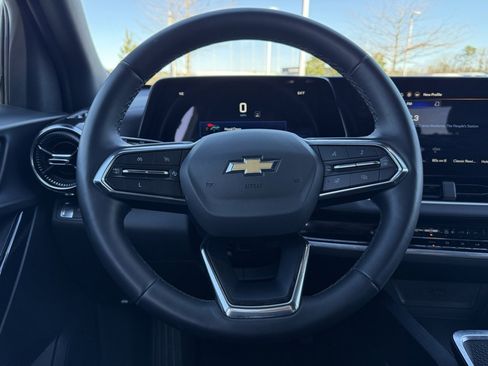 Used 2025 Chevrolet Equinox LT image 14