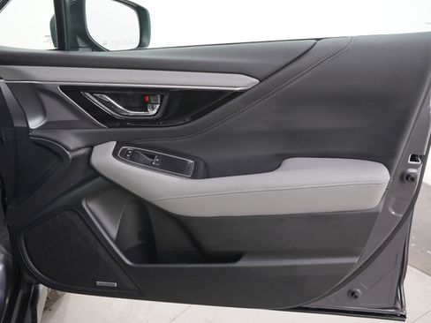 Used 2025 Subaru Outback Limited image 12