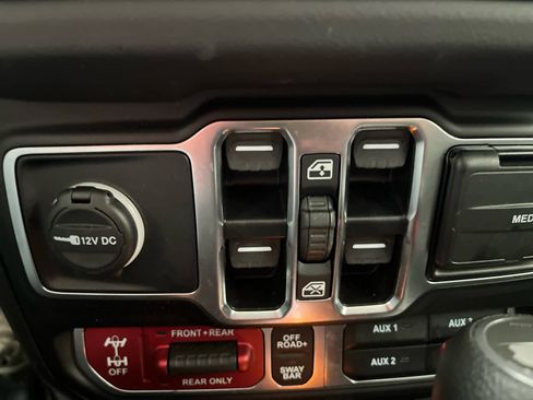 Used 2025 Jeep Wrangler Unlimited Rubicon 4xe w/ Safety Group AWD/4WD image 28