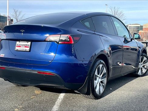 Used 2021 Tesla Model Y Long Range image 11