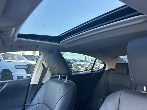 Used 2025 Lexus ES 300h w/ Premium Package image 23