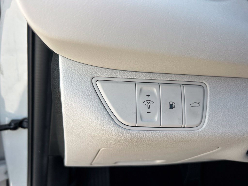 Used 2025 Genesis G70 2.5T RWD image 9