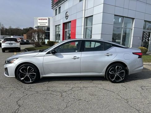Used 2023 Nissan Altima 2.5 SR w/ SR Premium Package image 5