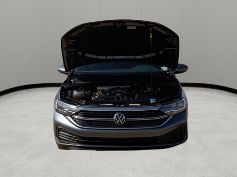 Used 2024 Volkswagen Jetta SE image 8
