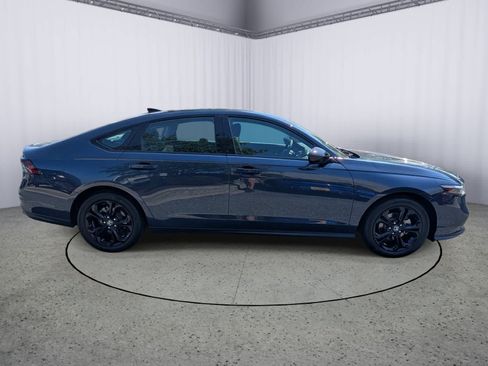 Used 2025 Honda Accord SE image 2