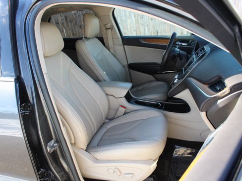 Used 2017 Lincoln MKC Select w/ Select Plus Package image 39