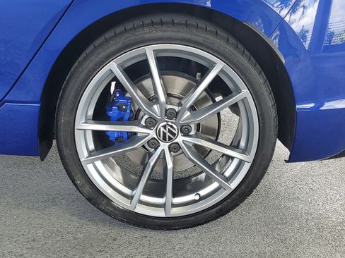 Used 2024 Volkswagen Golf R AWD/4WD image 6