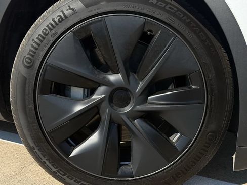 Used 2024 Tesla Model Y Long Range AWD/4WD image 9