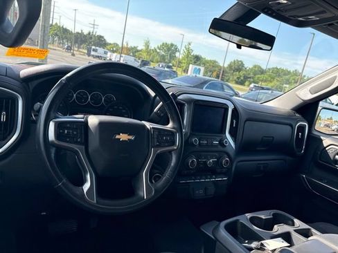 Used 2021 Chevrolet Silverado 1500 LT AWD/4WD image 9