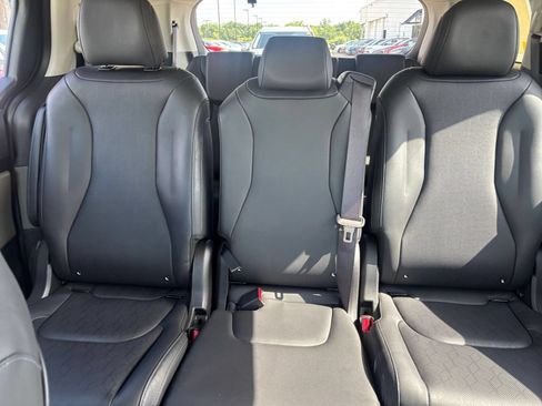 Used 2026 Kia Carnival FWD image 41