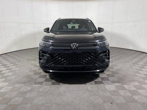 New 2026 Volkswagen Tiguan SE R-Line image 3