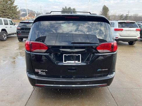 Certified 2018 Chrysler Pacifica Touring-L image 5
