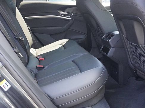 Used 2022 Audi e-tron Premium w/ Convenience Plus Package AWD/4WD image 36