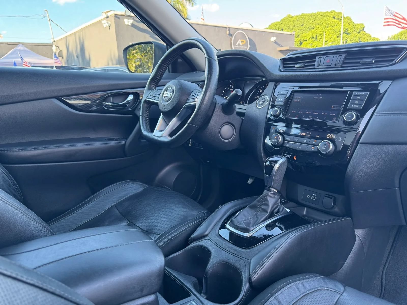 Used 2019 Nissan Rogue SL w/ Premium Package AWD/4WD image 32