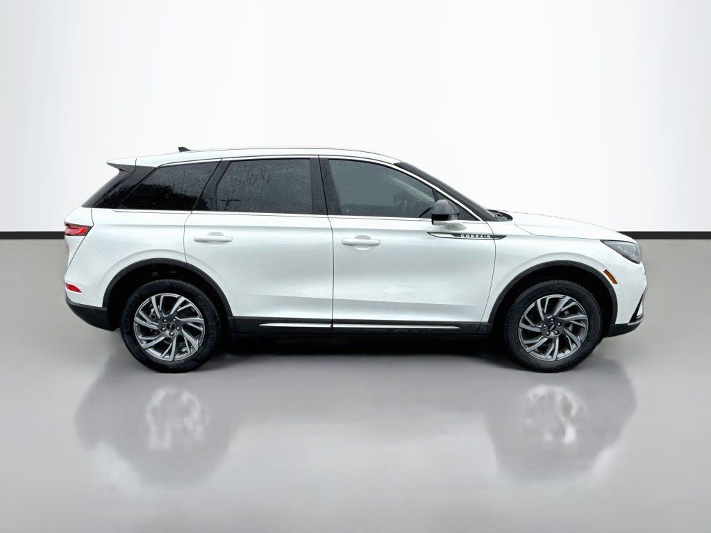Used 2023 Lincoln Corsair FWD image 9