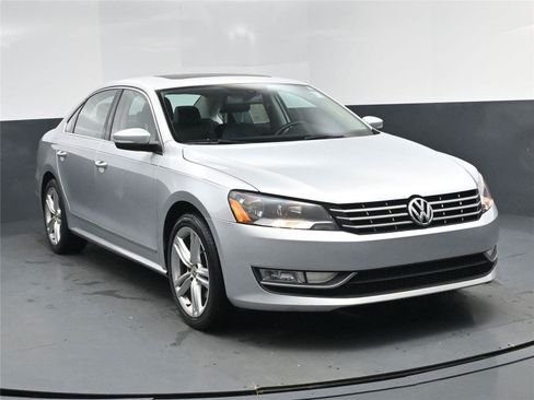 Used 2015 Volkswagen Passat 1.8T SEL Premium image 17