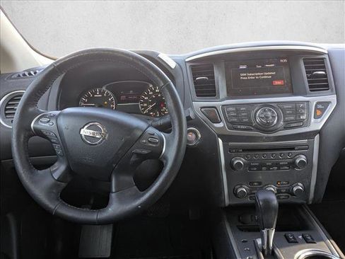 Used 2019 Nissan Pathfinder SL image 13
