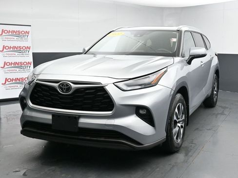 Used 2022 Toyota Highlander XLE image 4