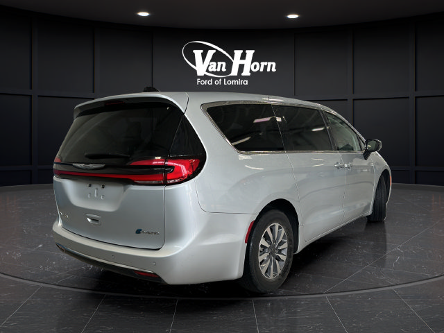 Used 2024 Chrysler Pacifica Limited FWD image 7