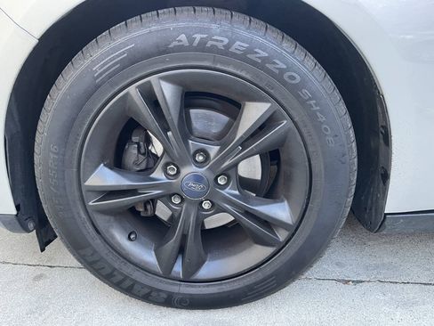 Used 2014 Ford Focus SE w/ SE Winter Package FWD image 25