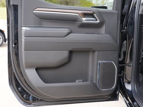 Used 2024 Chevrolet Silverado 1500 RST AWD/4WD image 19
