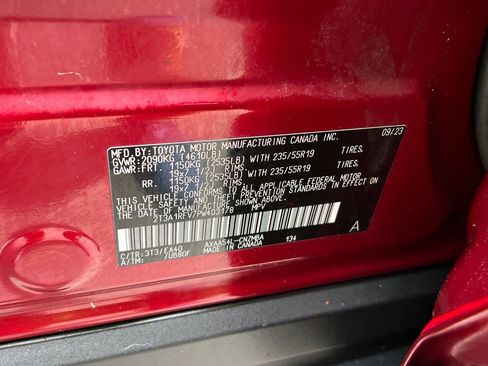 Used 2023 Toyota RAV4 XLE Premium AWD/4WD image 28