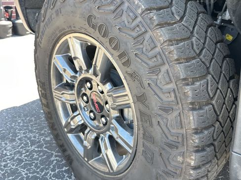 Used 2026 GMC Sierra 1500 AT4X w/ LPO, Black Badging Package AWD/4WD image 5