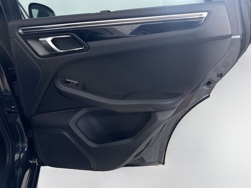 Used 2024 Porsche Macan image 28