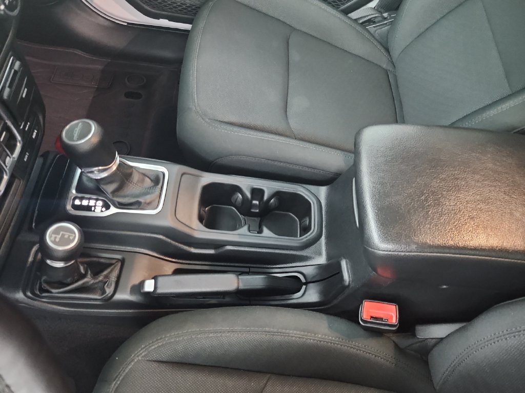 Certified 2020 Jeep Gladiator Sport AWD/4WD image 32